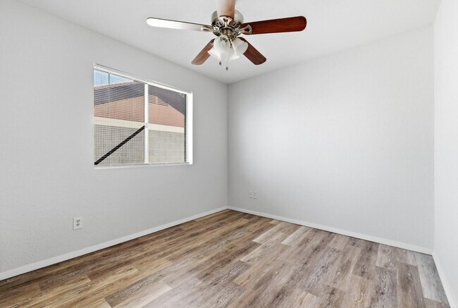 Building Photo - 4047 W Sweetwater Ave