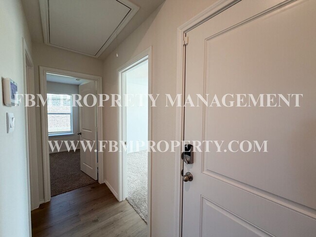 Building Photo - 369 Thoroughbred St