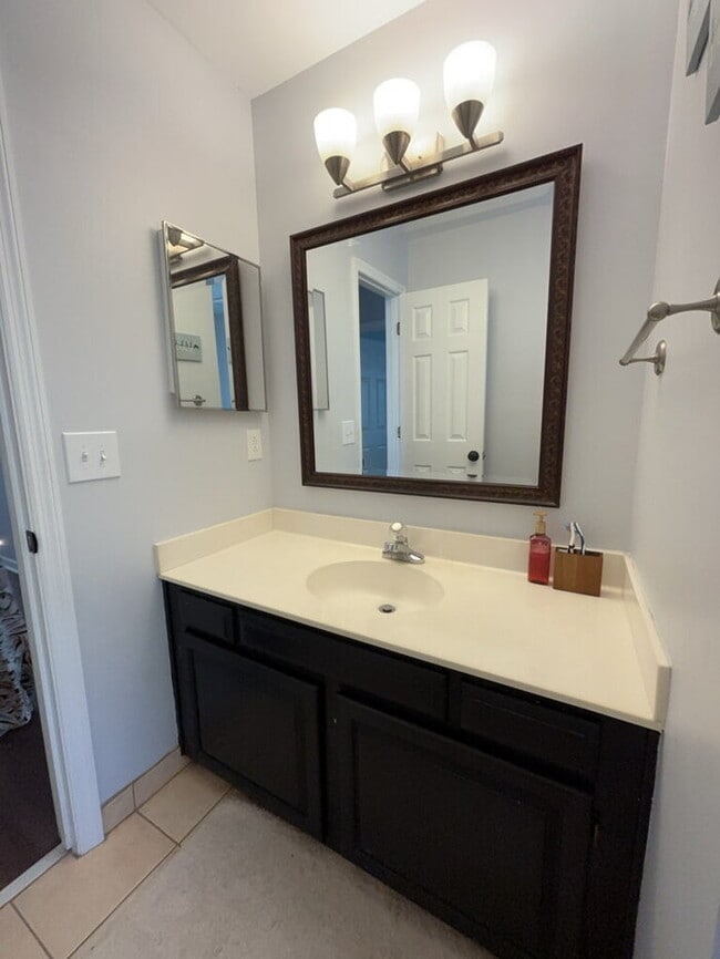 Building Photo - 1009 Ariel Ct