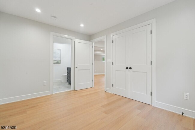 Building Photo - 15 Lake Rd