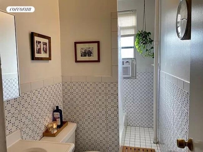 Building Photo - 171 Russell St