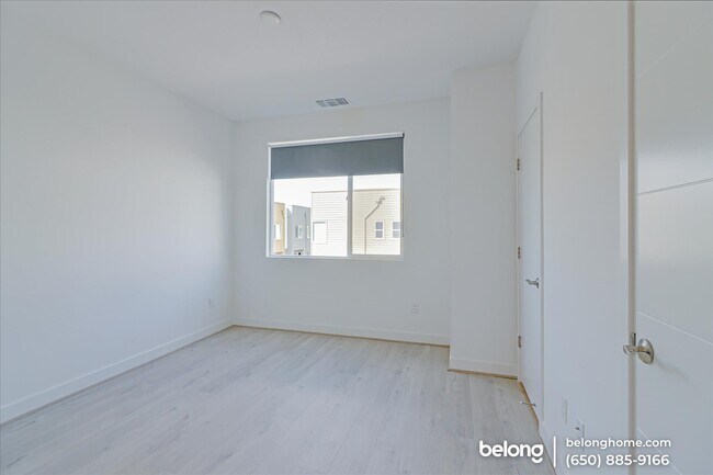 Building Photo - 105 Uptown Cir