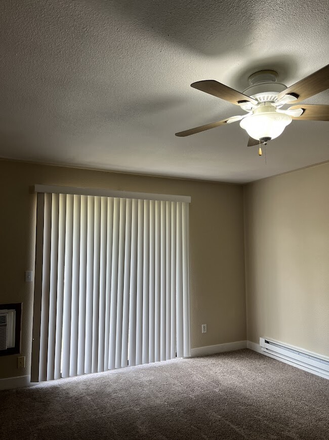 Building Photo - 806 Stone Mountain Dr