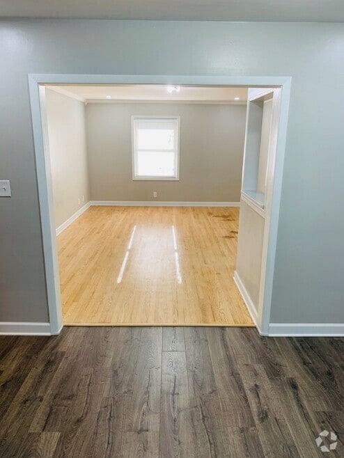 Building Photo - 2731 W Elm Rd