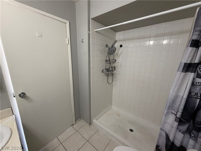 Building Photo - 586 Willow Green Dr