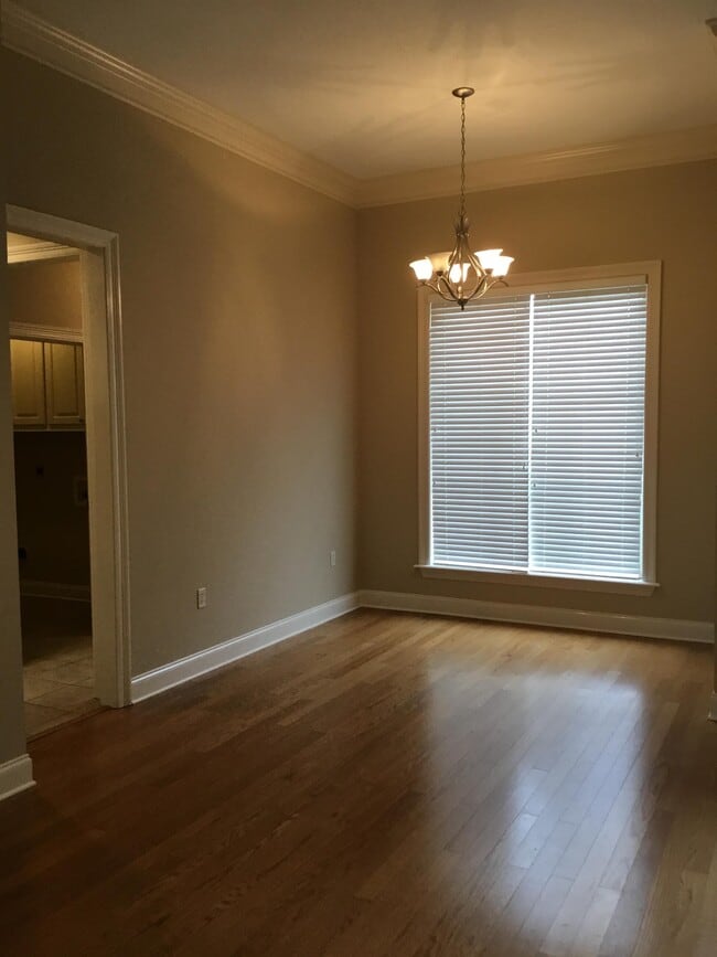 Building Photo - 19 Village Dr