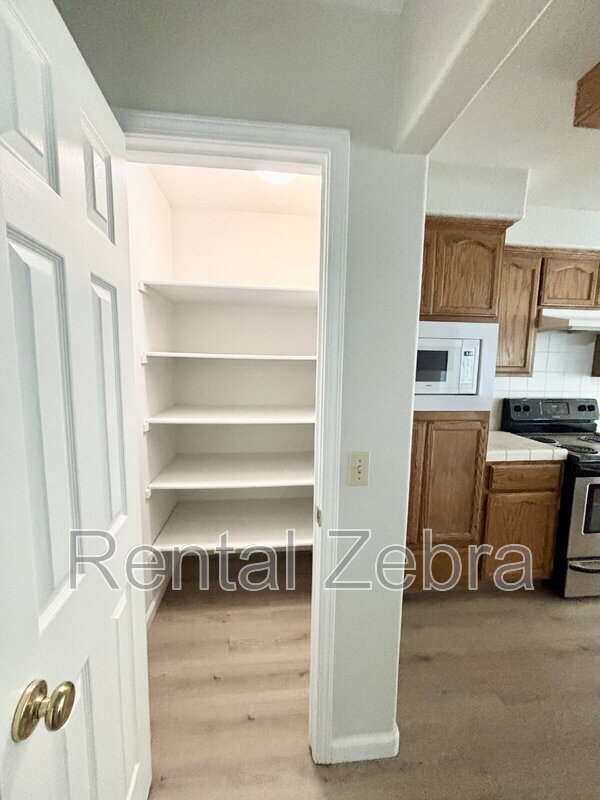 Building Photo - 746 Wren Ct