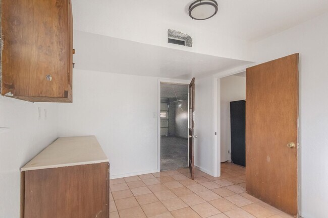 Building Photo - Adobe beauty in New Mexico South County Valley