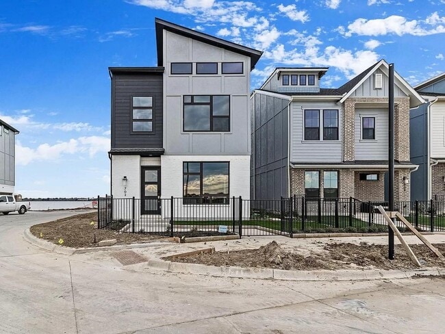 Building Photo - 702 Resort Dr