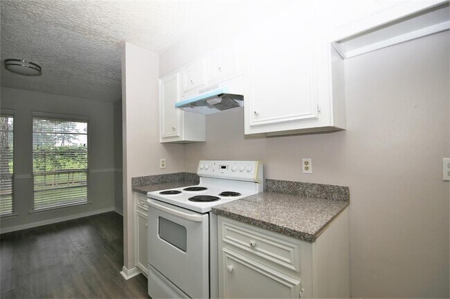 Building Photo - 13611 Ravensway Dr