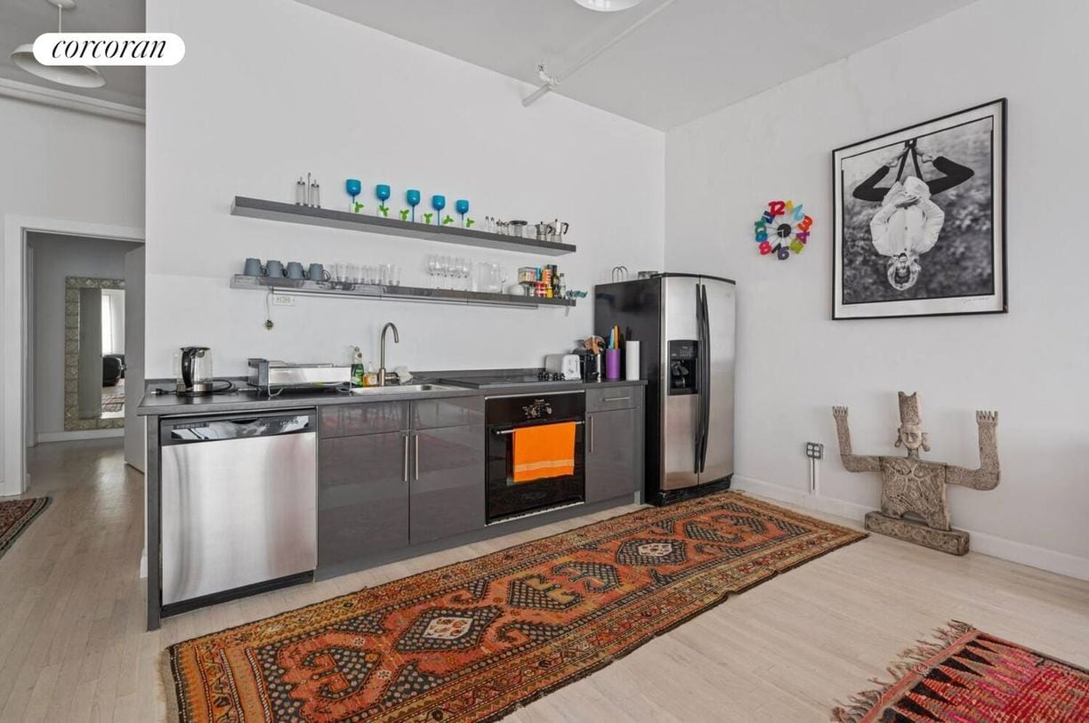 Building Photo - 460 W Broadway