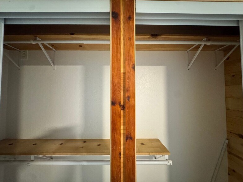 Building Photo - 306 N Iona Ave