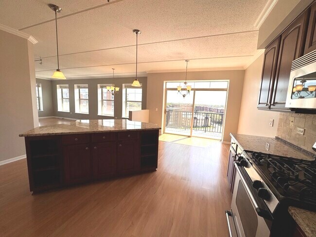 Building Photo - 656 Pearson St