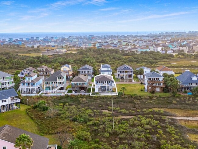 Building Photo - 22520 Bay Point Dr