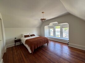 Building Photo - 203 Lillian Ave
