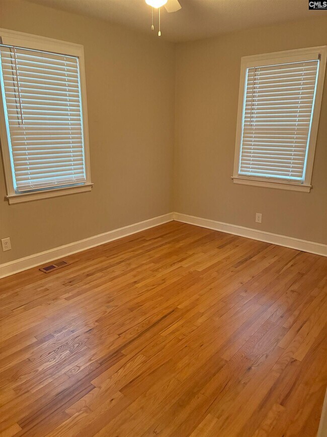 Building Photo - 617 Holland Cir