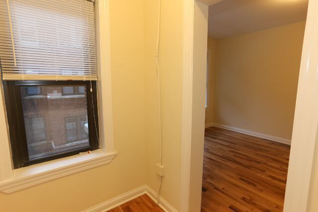 Building Photo - 4420 N Wolcott Ave