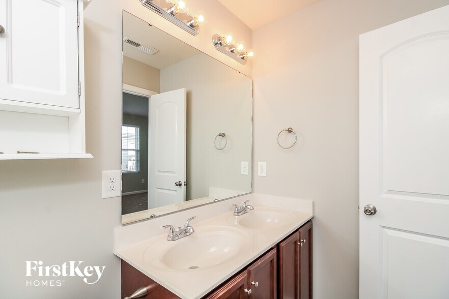 Building Photo - 151 Bedrock Ct
