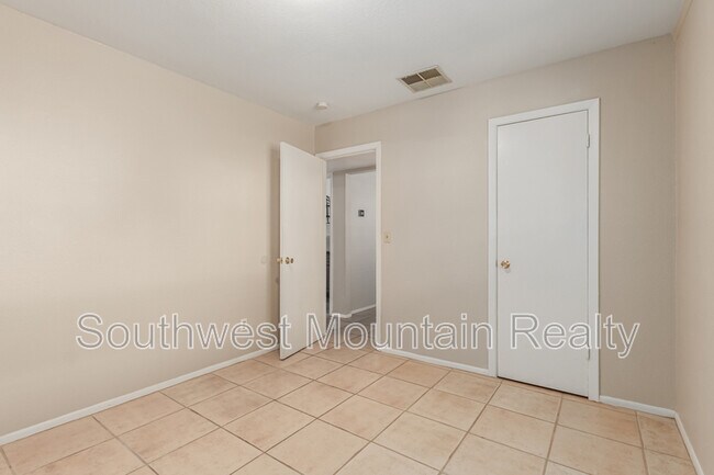 Building Photo - 10546 E Boise St