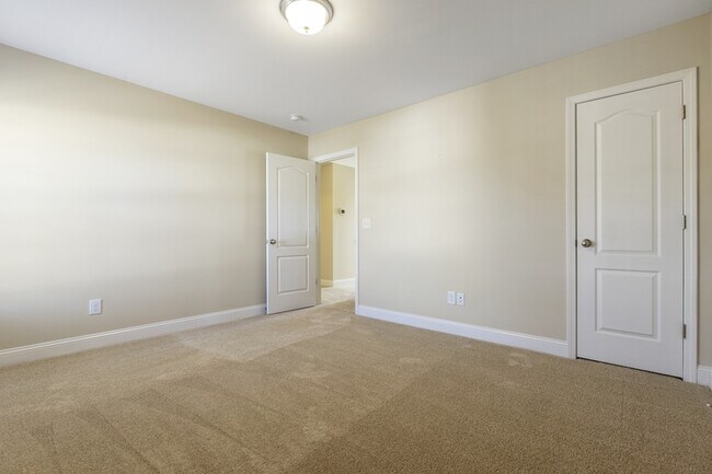 Building Photo - 223 Samuel Nicholas Dr