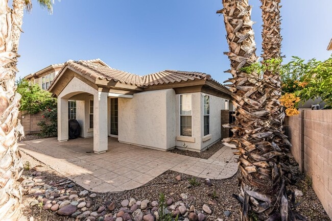 Building Photo - 2058 E Flint St