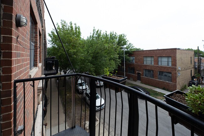 Building Photo - 612 N Oakley Blvd