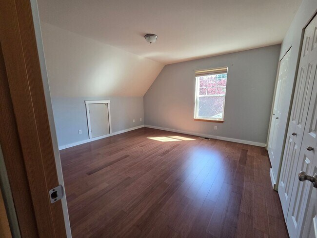 Building Photo - Craftsman Style 3 Bed/2 Bath Home - Bremerton