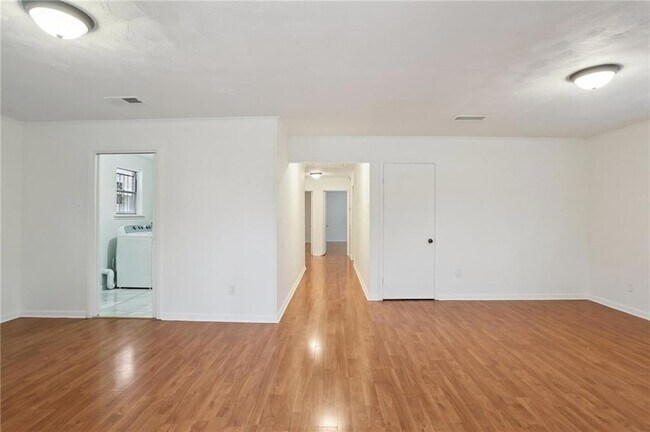 Building Photo - 7551 Oak St