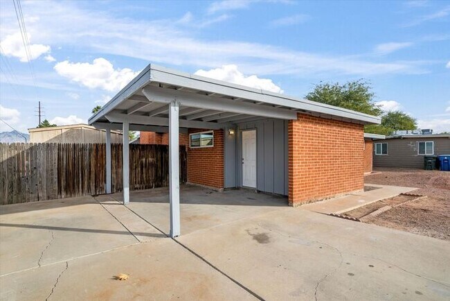 Building Photo - Great Eastside Home!