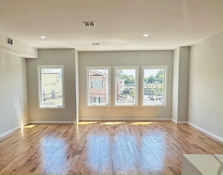 Building Photo - 338 Sip Ave