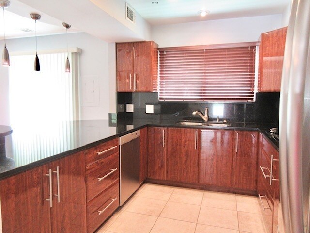 Building Photo - 43 Buckingham Ln