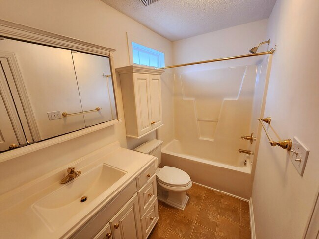 Building Photo - 837 Shackleton Rd