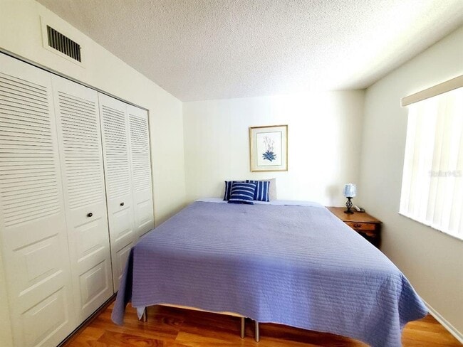 Building Photo - 20 Woodlake Pl