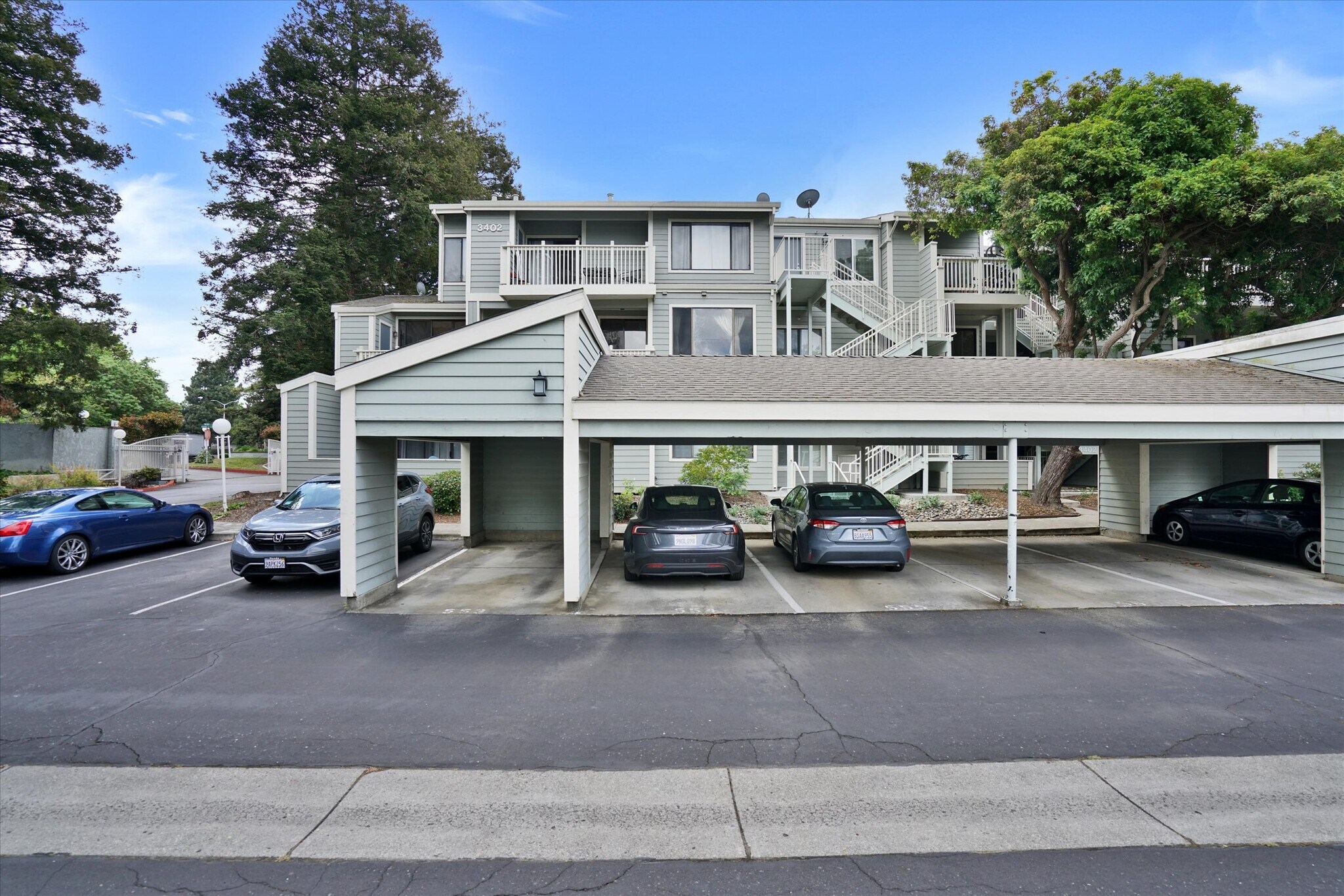 Building Photo - 3402 Pinewood Terrace