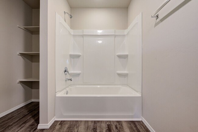 Building Photo - BRAND NEW! 4 Bed 2 Bath Home in Newcastle!