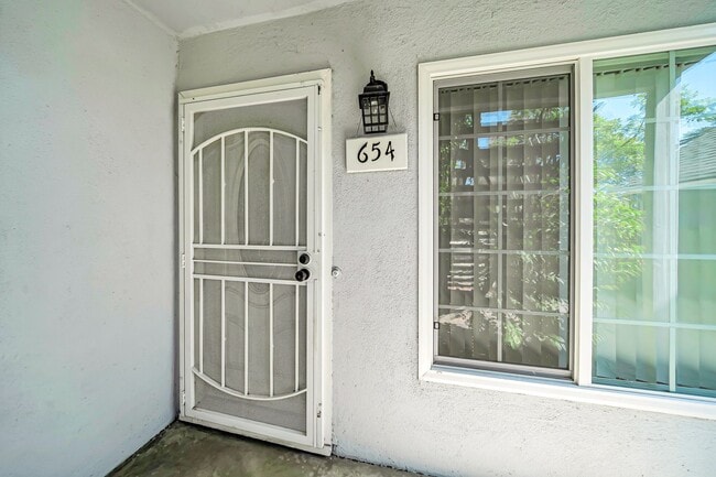 Building Photo - 654 Patterson-