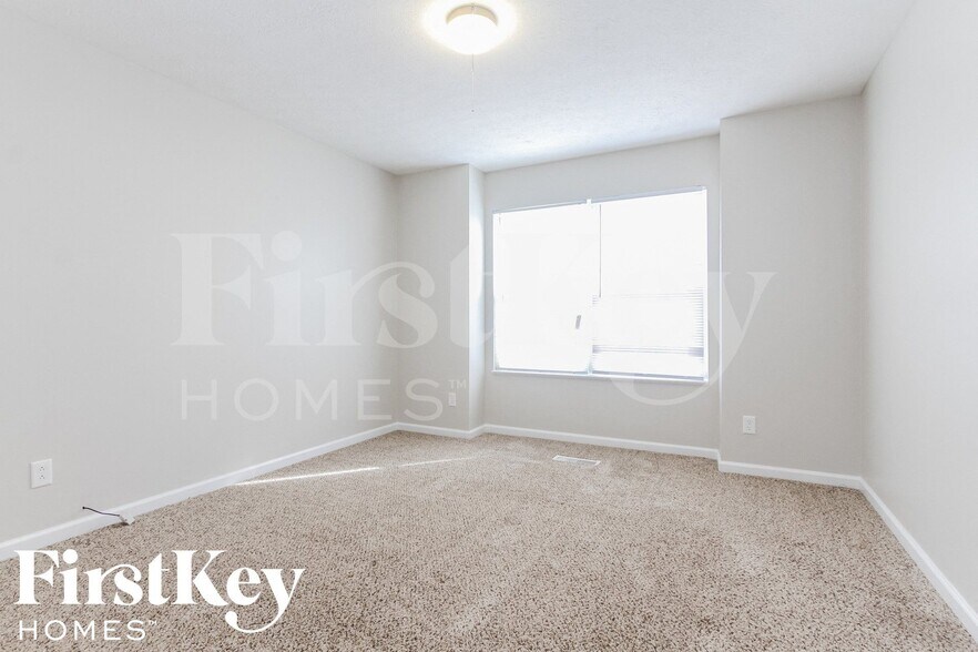 Building Photo - 746 Apple Ln