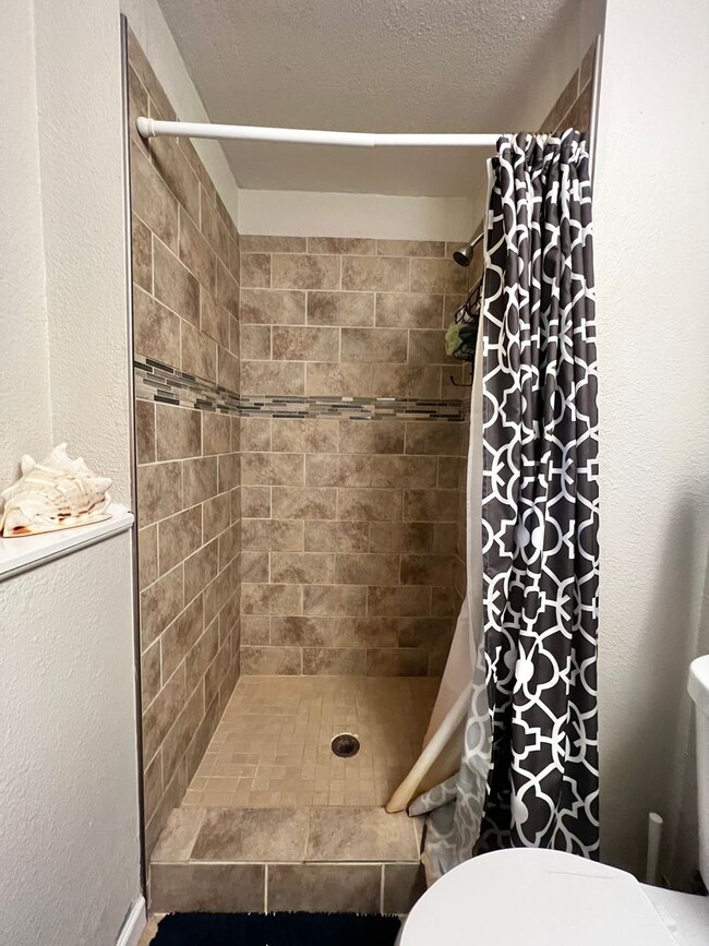 Building Photo - Remodeled 4 Bedroom 2 Bathroom Home in Fort Collins!