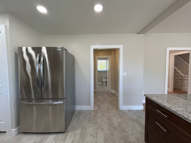 Building Photo - Rent Special! - Gorgeous 3 Bed + Bonus Roo...