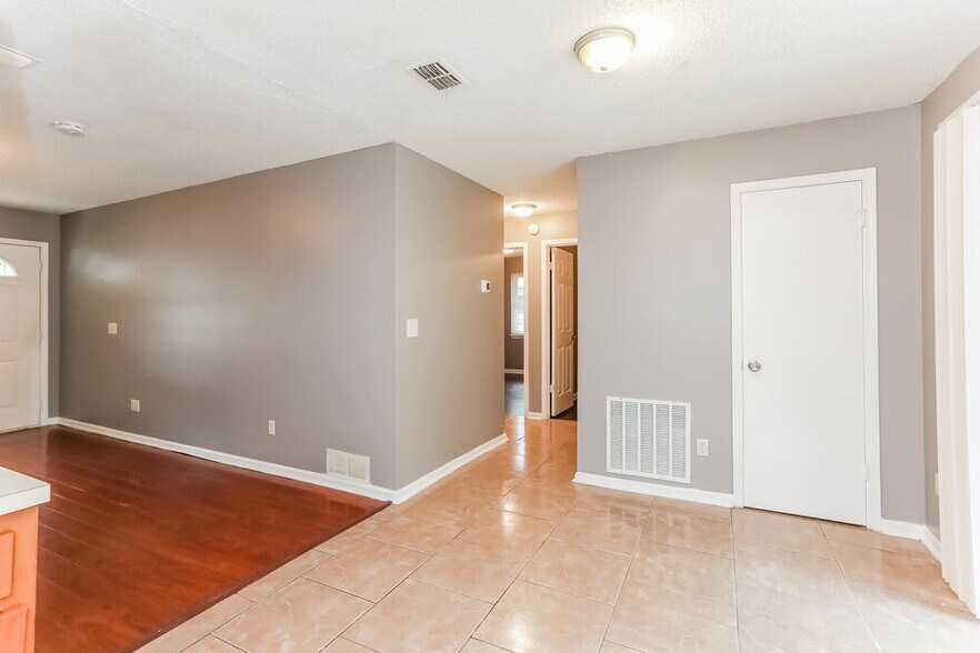 Building Photo - 5049 Yearling Ln