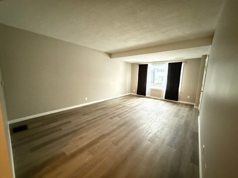 Building Photo - 380 Falconer St.