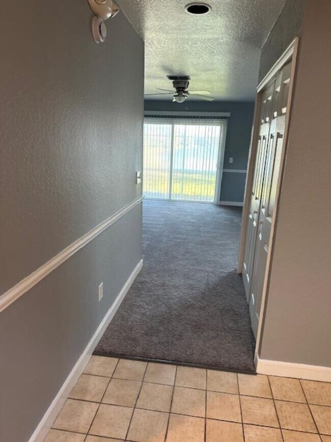 Building Photo - Spacious Townhome  with Stunning Water Views