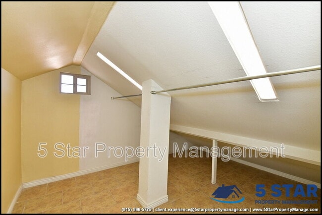 Building Photo - 908 Bolivia St