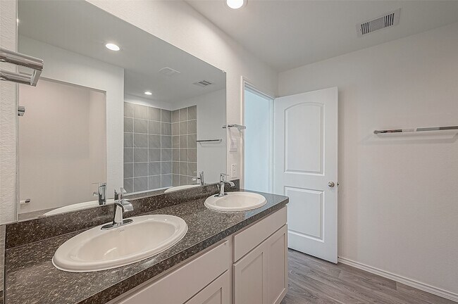 Building Photo - 5306 Auburn Gardens Ct