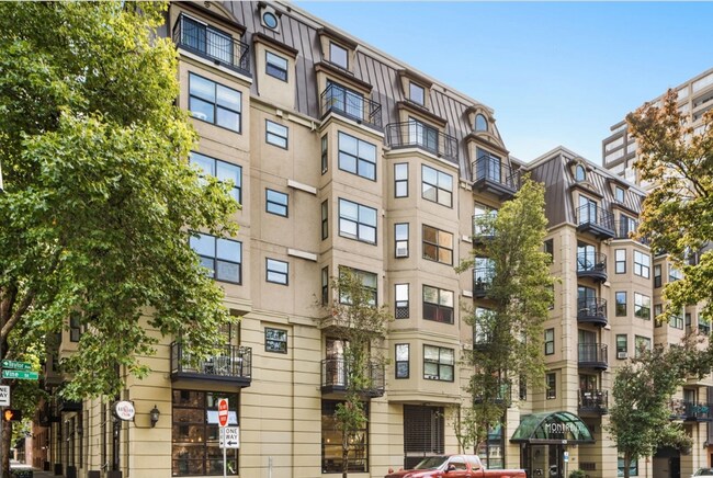 Building Photo - Beautiful condo w/garage space in desirable Belltown! Available 6/10/2026!