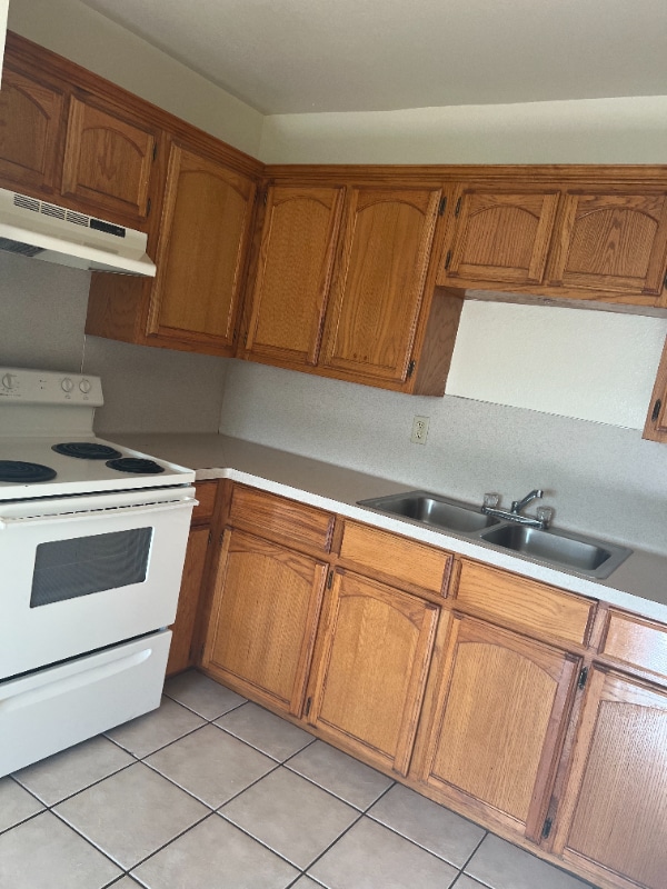 Building Photo - 1000 Wild Rose Ln