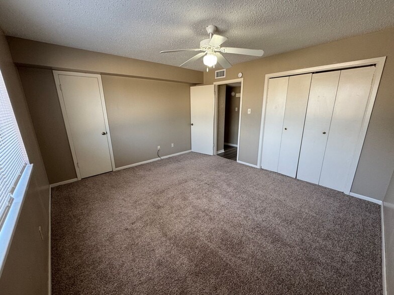 Building Photo - 2202 Hunt Dr