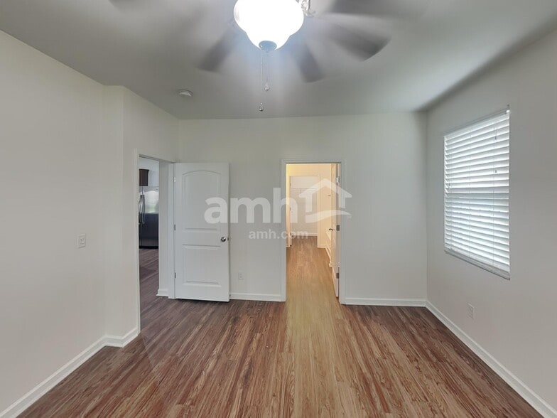 Building Photo - 3711 Community Cir