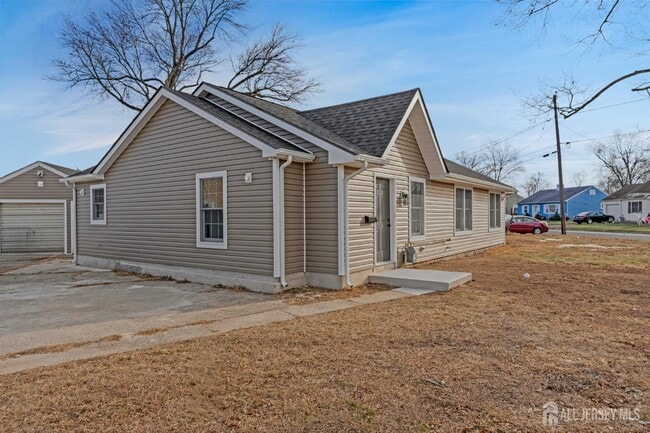 Building Photo - 20 Louis Ave