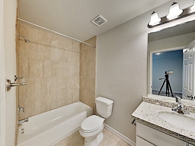 2.5 Bath nicely upgraded - 6265 Eddie Way